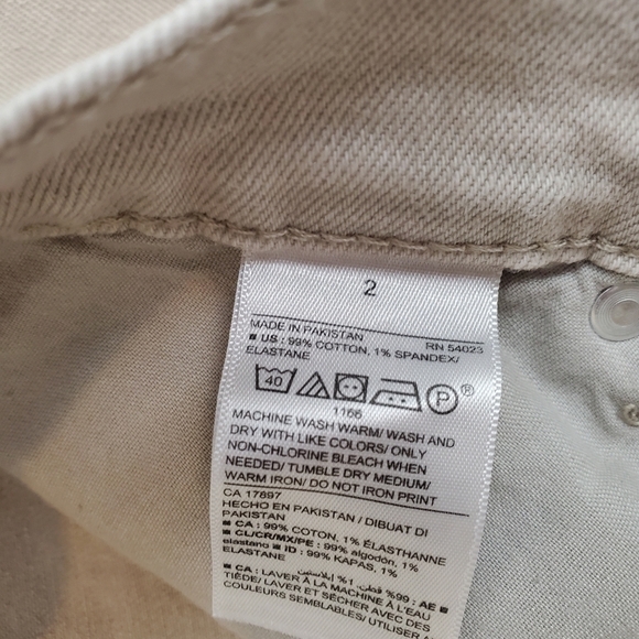 Old Navy Boyfriend mid-rise button fly jeans pants size 2 - Picture 10 of 11